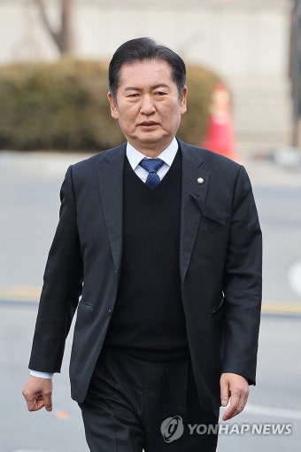 대통령 탄핵심판 2회 변론준비기일 향하는 정청래 단장