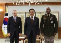 崔대행, 美대사·사령관 접견…외교·안보기조 흔들림 없이 추진