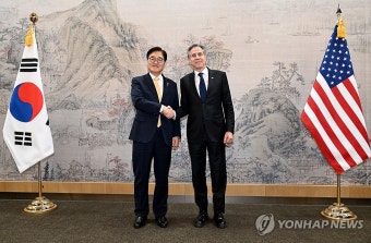 블링컨 미 국무장관과 악수하는 우원식 국회의장
