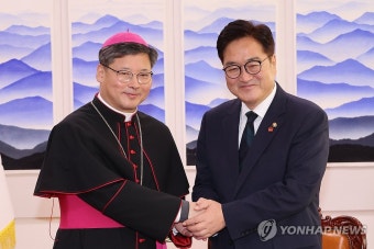 정순택 대주교 접견하는 우원식 국회의장