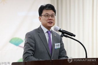 축사하는 진성준 정책위의장
