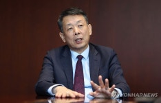 인터뷰하는 김광일 MBK파트너스 부회장