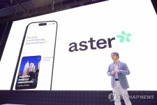 글로벌 AI 에이전트 에스터 발표하는 정석근 SKT 사업부장