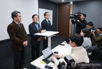 윤갑근 변호사, 기자간담회서 발언