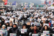 등굣길이 불안해요…탄핵 찬반집회에 한남동 몸살