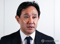 연합뉴스와 인터뷰하는 고려아연 최윤범 회장