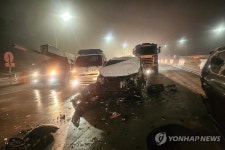서울문산고속도로서 차량 43대 연쇄 추돌