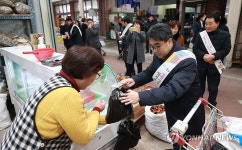 군산 신영시장 방문한 김성섭 차관