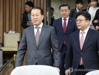 설 명절 응급의료체계 점검 당정협의회 참석하는 권영세 비대위원장