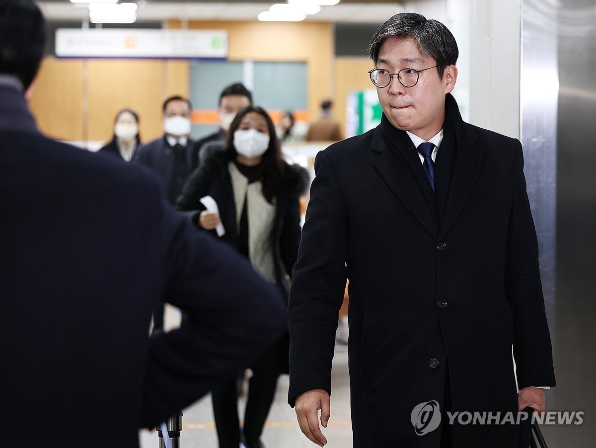 김용현 전 장관, 법원 보석 허가에 강하게 반발…불복 밝힐 예정 (95자)