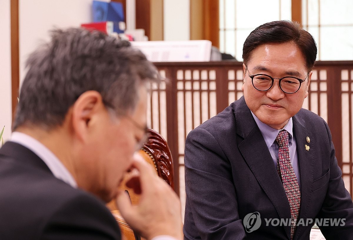 우원식 국회의장, 모로코 대사와 한국전쟁 숨진 국민에 사의 표명하며 미래 산업 협력 강조