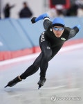 스피드스케이팅 남자 대학부 1000M 경기 펼치는 구경민