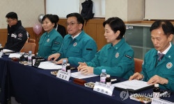 시장상인회와 간담회 하는 최 권한대행