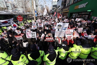 서부지법 앞 윤 대통령 지지자들