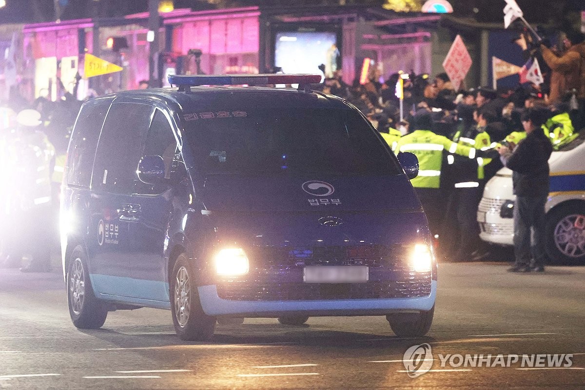 윤석열 대통령, 내란 우두머리 혐의로 영장 청구…결정은 19일 새벽 예상