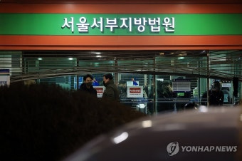 윤 대통령 구속 뒤 일부 지지자 서부지법 난입