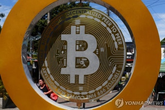 비트코인, 다시 사상 최고가 근접…트럼프코인 40달러선 탈환
