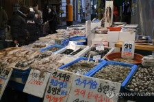 설 앞두고 전국 전통시장서 수산물 온누리상품권 환급행사