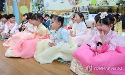 세배 예절 배우는 어린이들