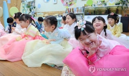 세배 예절 배우는 어린이들
