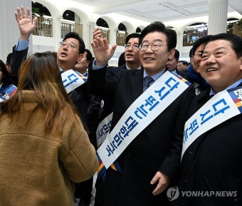민주당 이재명 대표, 설 귀성 인사