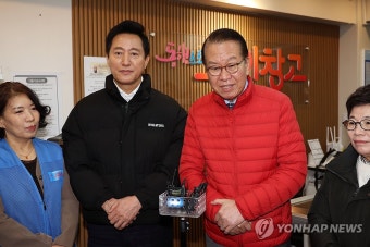 서울역쪽방촌 온기창고 방문한 권영세-오세훈
