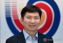미소 보이는 유승민 대한체육회장 당선인