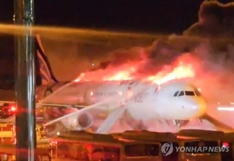 [2보] 김해공항서 에어부산 항공기 꼬리에 불…인명피해 없어
