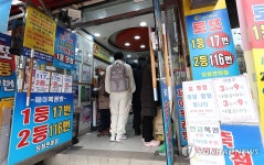 작년 로또 역대 최다 판매...복권판매점 앞 줄 선 시민들