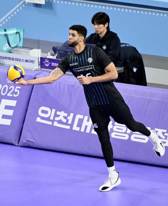 '15연승 주역' 레오·'13연승 이끈' 메가, 배구 4라운드 남녀MVP