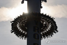 포근한 날씨에 야외 놀이공원으로