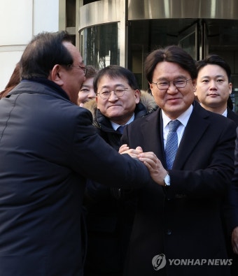 무죄 선고에 기뻐하는 송철호-황운하
