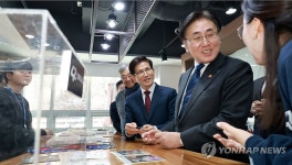 이노베이션 아카데미 방문한 유상임-김문수 장관