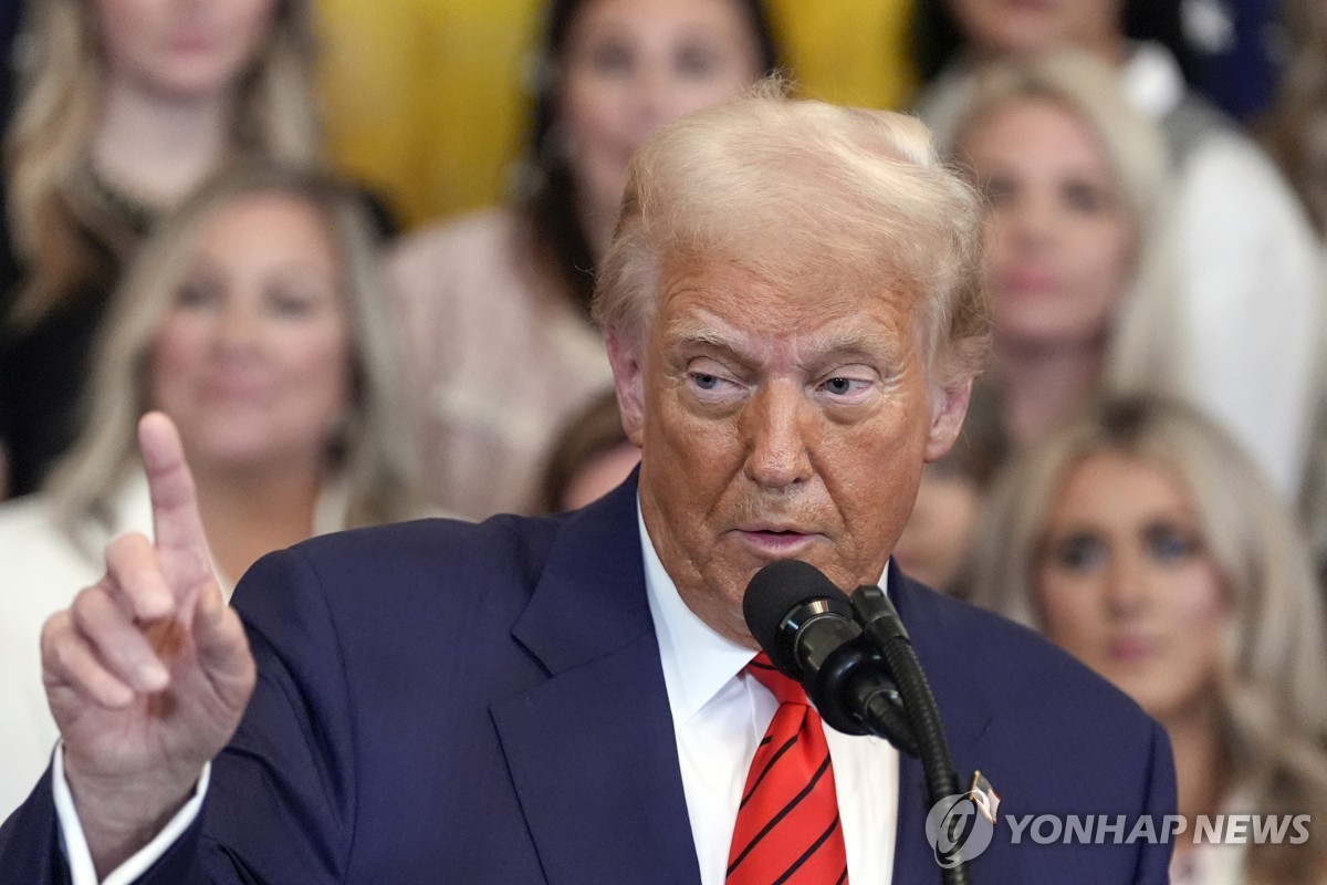 푸틴-트럼프 간담회, 우크라이나 보복 공격 논의...긴장 고조
