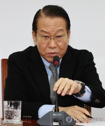 신년 기자간담회 하는 권영세 비대위원장