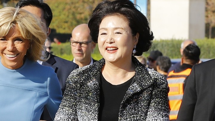 김정숙 여사, 외유성 출장 의혹 무혐의 처분 