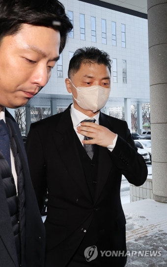 공판 출석하는 김범수