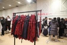 북적이는 알뜰 교복은행