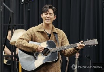 열창하는 이충주