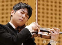 바이올린 연주하는 대니 구