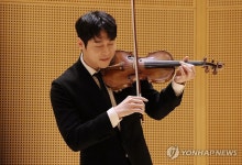 바이올린 연주하는 대니 구