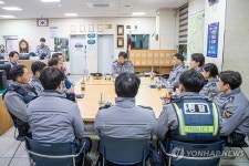 홍익지구대 찾은 박현수 서울경찰청장 직무대리