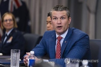 美국방, 성전환자 신병모집 중단 명령…트럼프 지시 후속조치