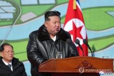 김정은, 450정보 온실농장건설 착공식에서 격려사