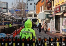 헌재 주변 통제로 한산한 상권