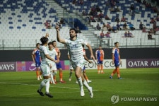 전북, 포옛 데뷔전서 포트에 4-0 압승…콤파뇨 머리로 멀티골