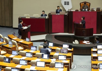 의원 질의 답변하는 김문수 장관