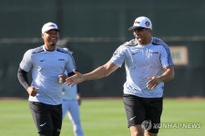 LG 트윈스 선발진 책임질 외인 투수 듀오