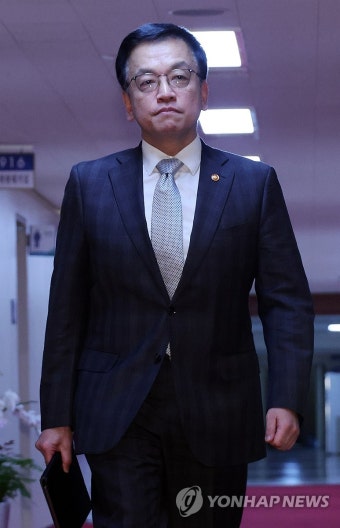국무회의 입장하는 최 권한대행