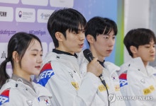 IOC 선수위원 도전 관련 질문에 답하는 차준환
